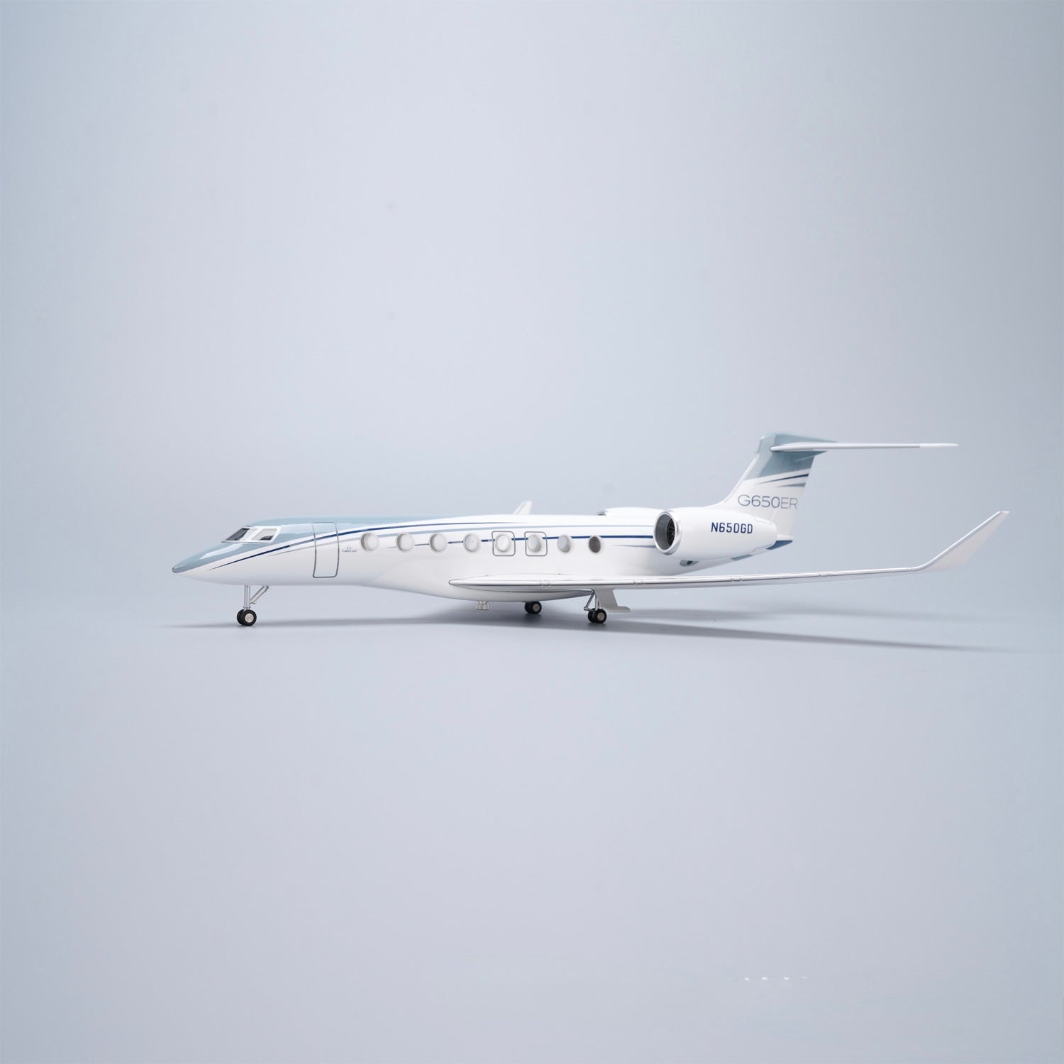 Gulfstream G650ER – Scale 1:50 –  17.7 in - 45 cm – Resin – Premium Display Stand