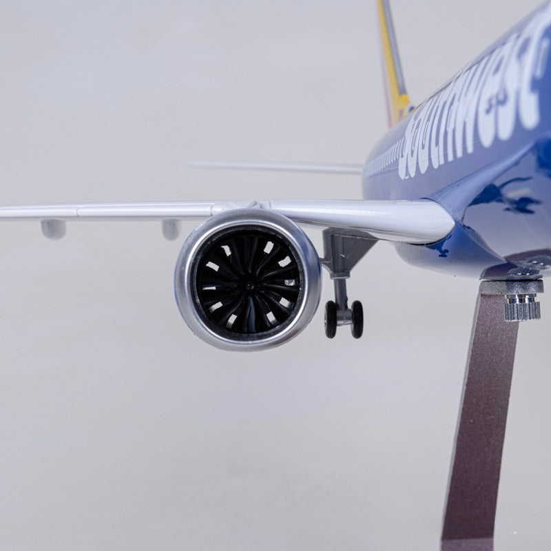 Boeing 737-700 Southwest 1:80 – 47 cm / 18.5 in – LED Lights