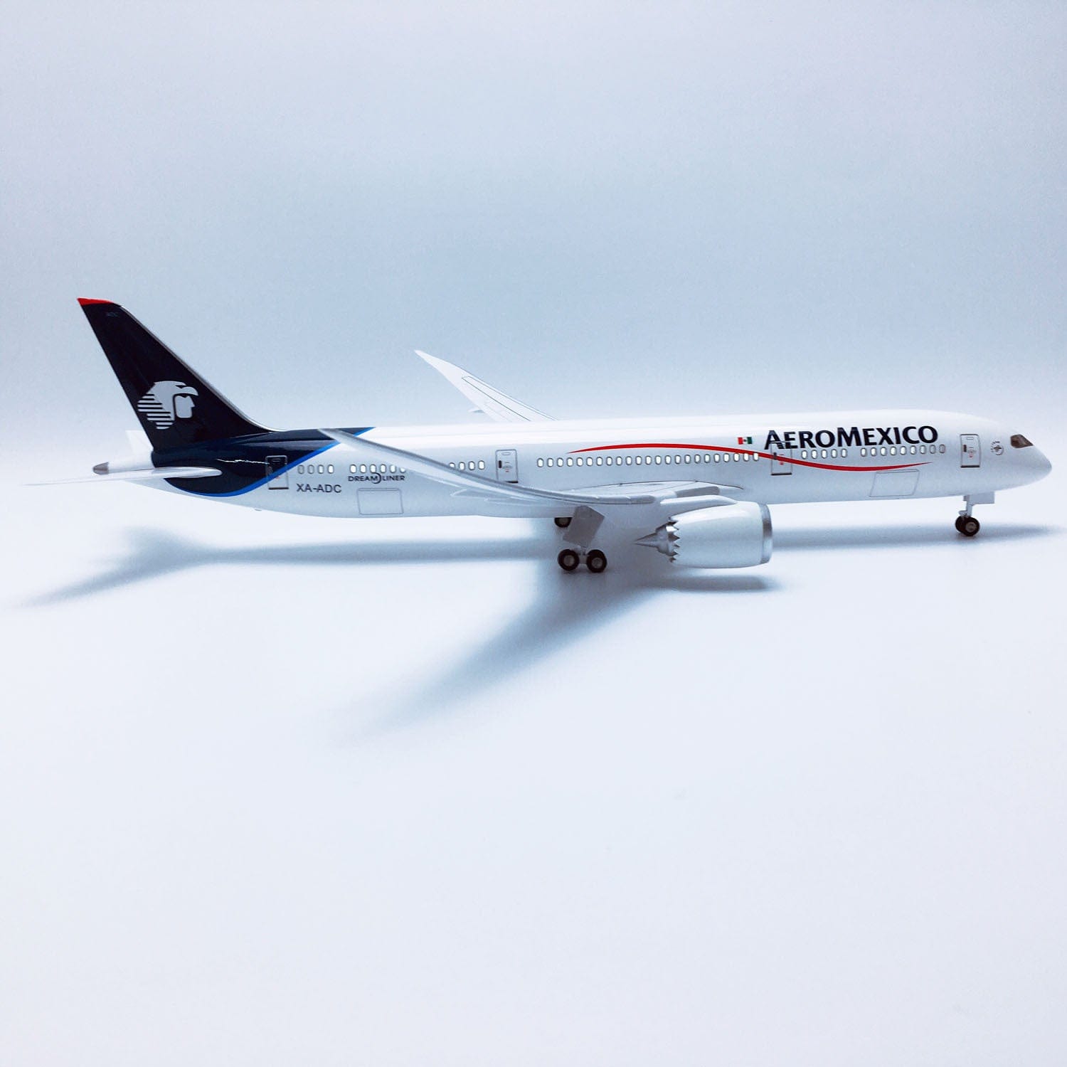 B787-9 Aeroméxico - Escala 1/130 - 43cm - 16.9 in