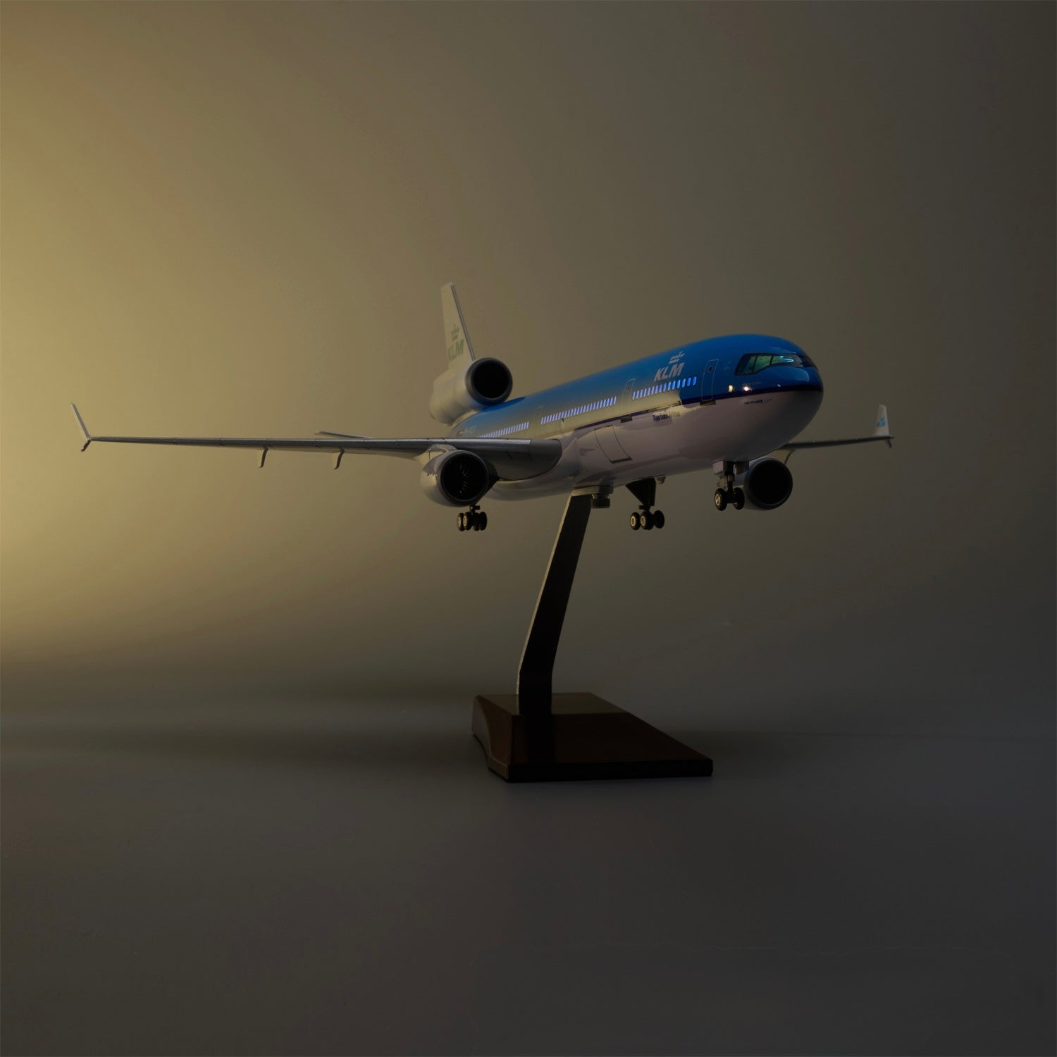 KLM MD-11 McDonnell Douglas – Scale 1:130 – 47 cm/18.5 in – ABS Resin – Optional LED Lights