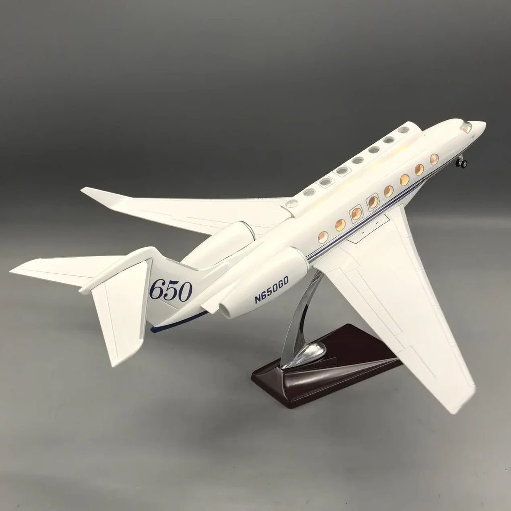 Gulfstream G650ER Jet Model – 1:50 Scale (45cm / 17.7in) – LED Architectural Cutaway