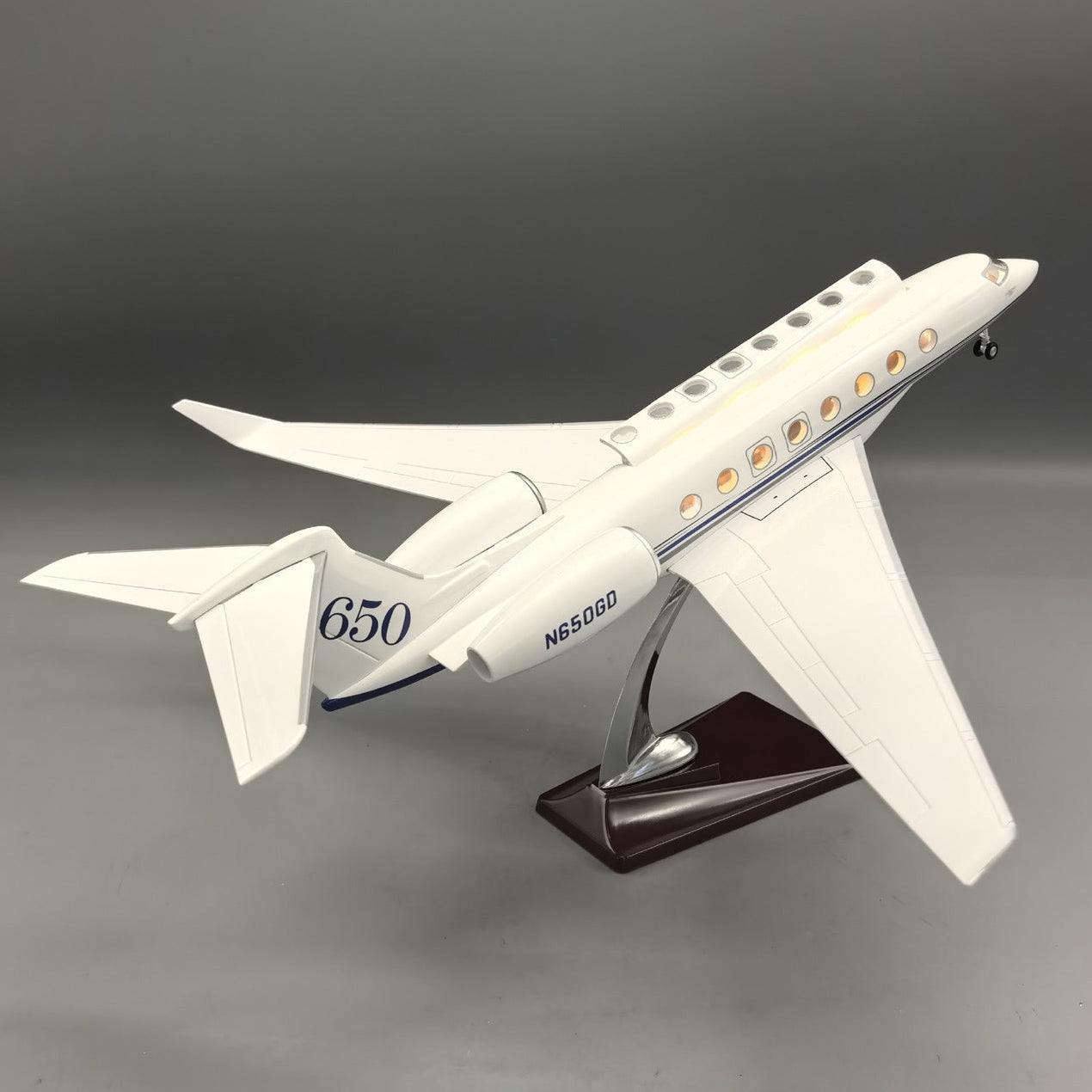 Gulfstream G650ER Jet Model – 1:50 Scale (45cm / 17.7in) – LED Architectural Cutaway