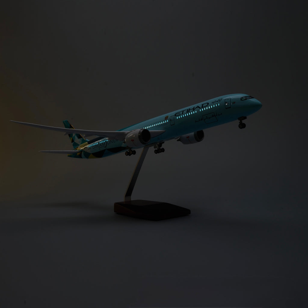 Boeing 787-10 Etihad Airways 1:145 – 47 cm / 18,5 pulgadas – Luces LED 