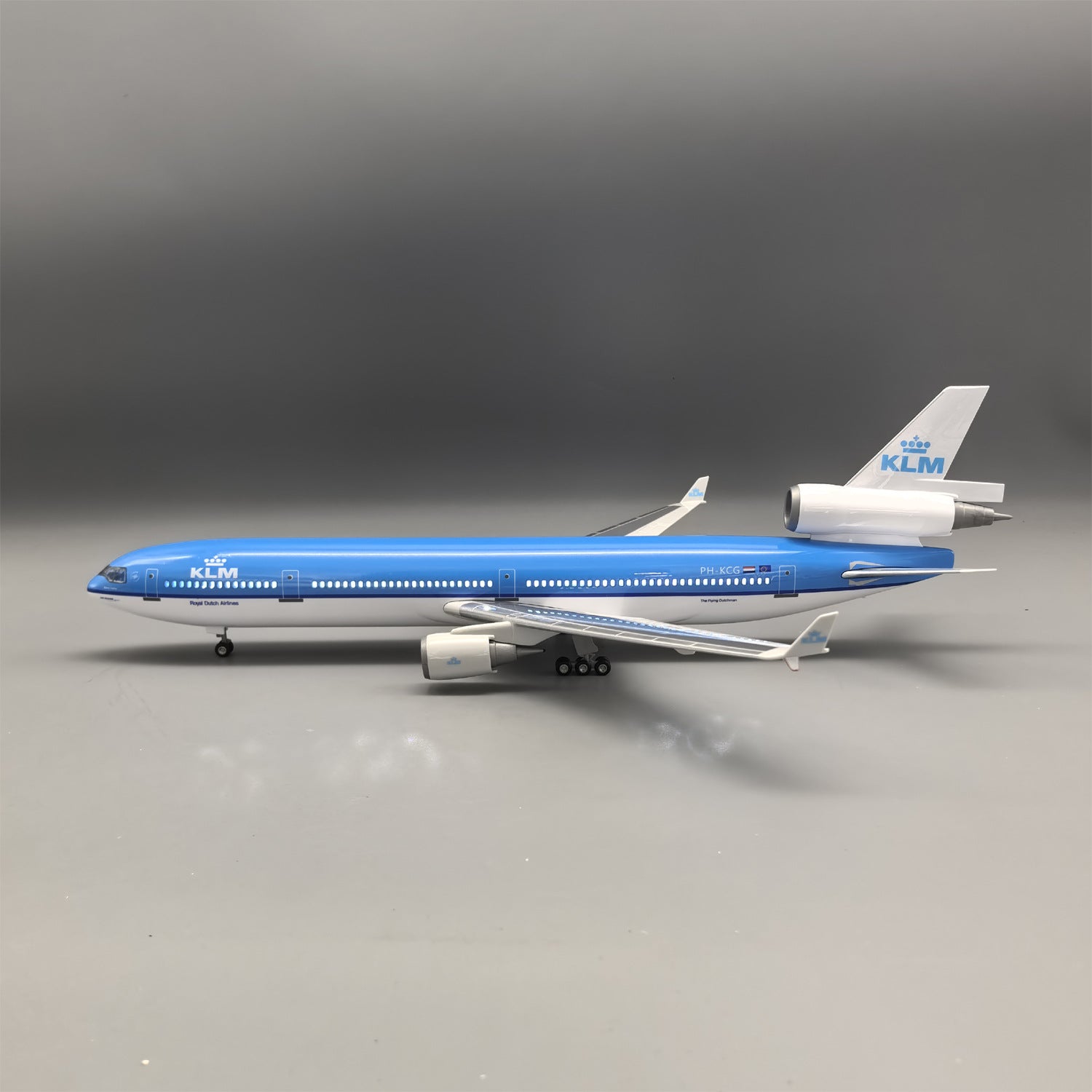 KLM MD-11 McDonnell Douglas – Scale 1:130 – 47 cm – ABS Resin – Optional LED Lights
