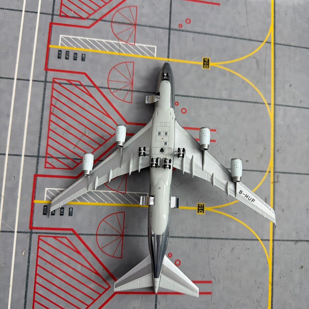 Cathay Pacific Boeing 747-400F B-HUP  Scale 1:400  YY Wings  17.67 cm
