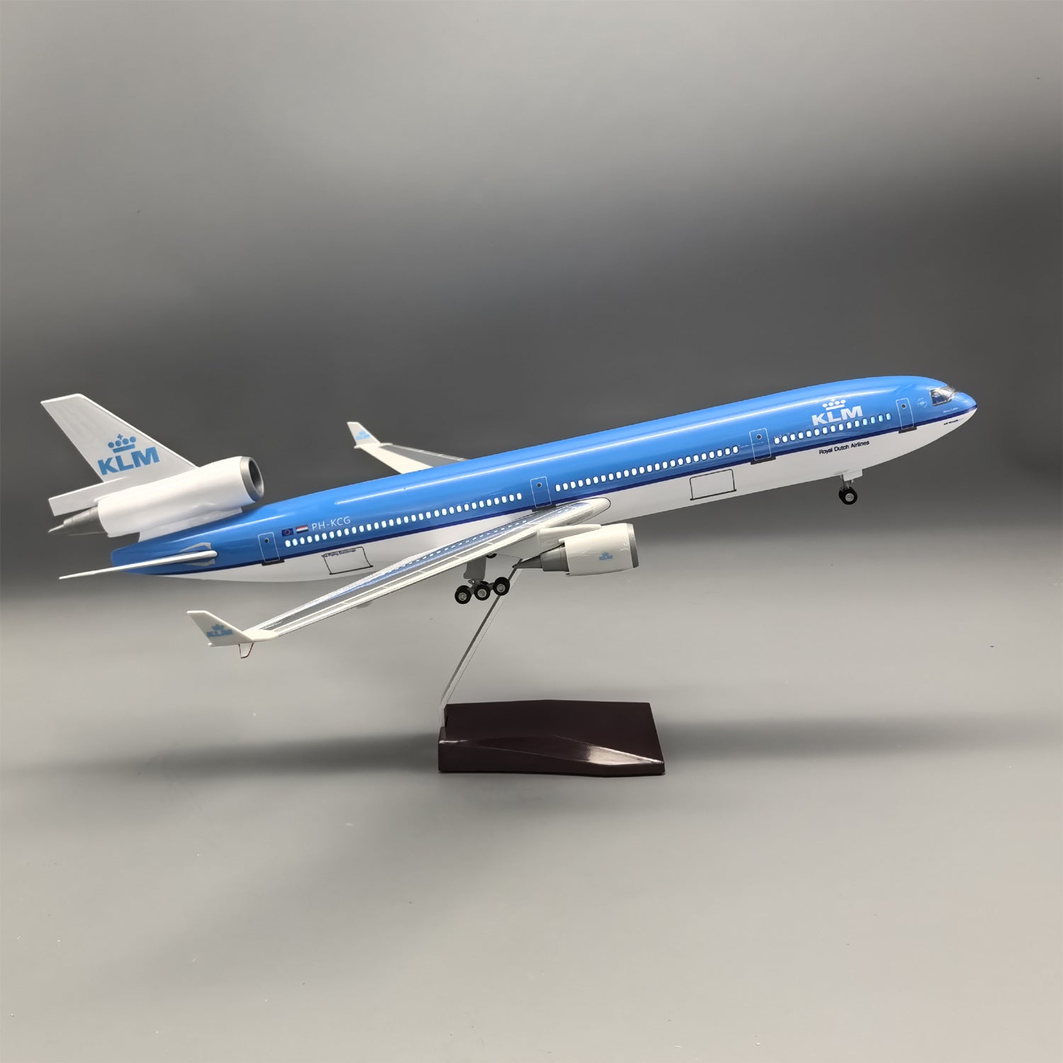 KLM MD-11 McDonnell Douglas – Scale 1:130 – 47 cm – ABS Resin – Optional LED Lights