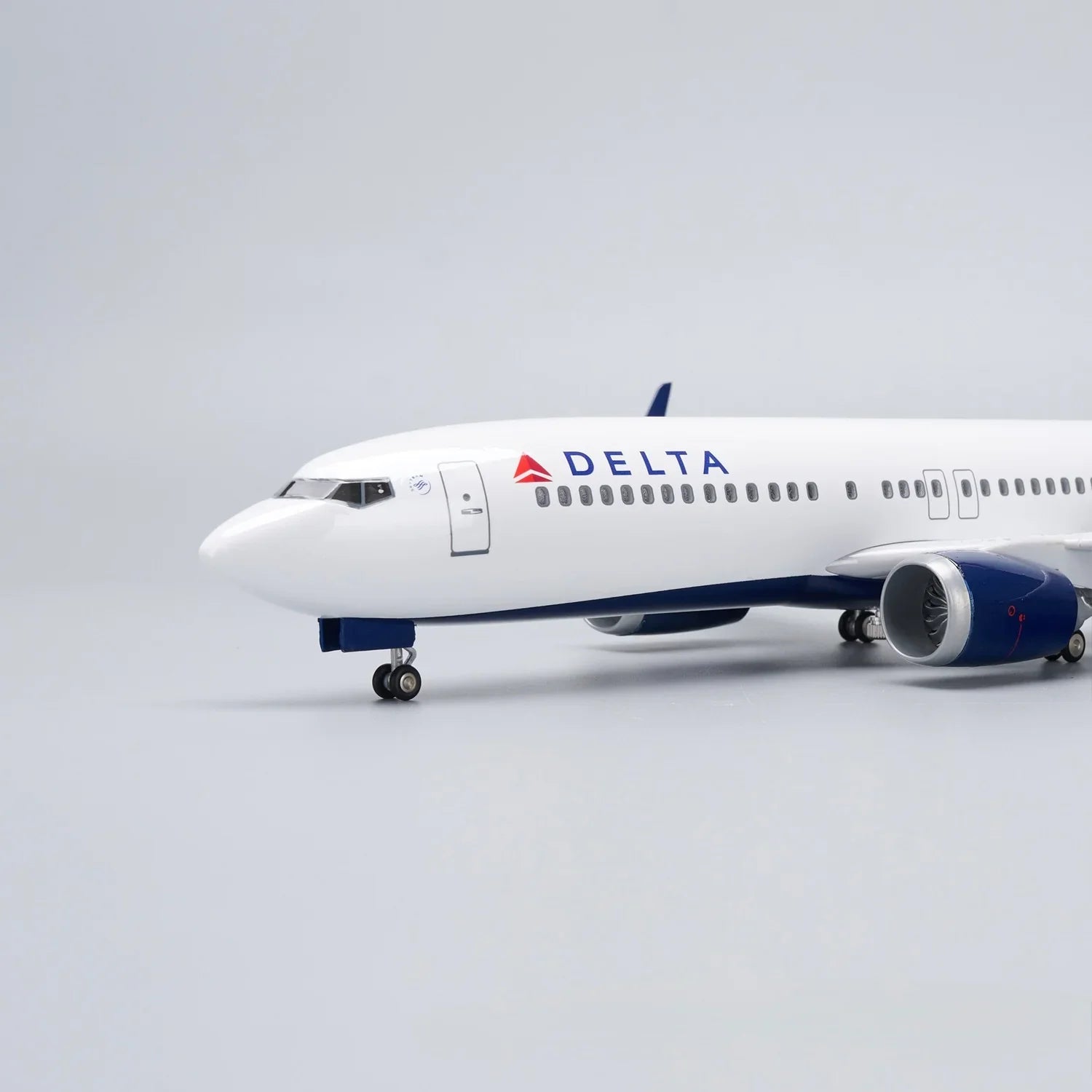 Boeing 737-800 Delta 1:80 – 47 cm / 18.5 in – LED Lights - Gallery 9