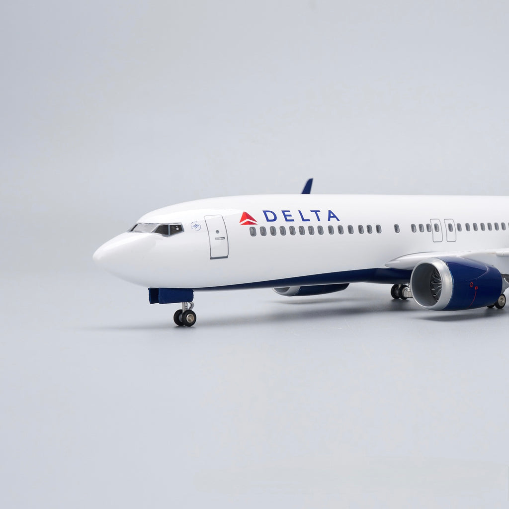 Boeing 737-800 Delta 1:80 – 47 cm / 18.5 in – LED Lights