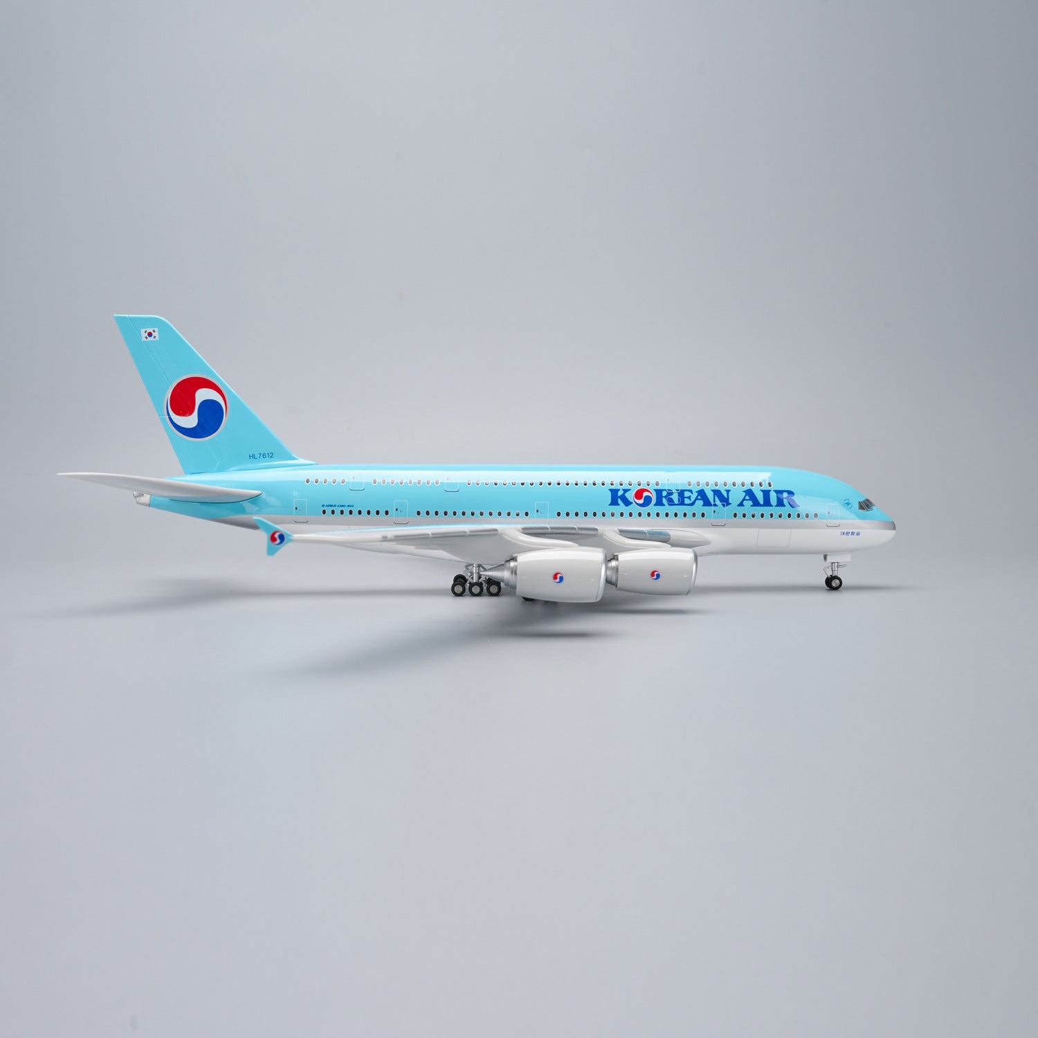 Korean Air Airbus A380 1:160 – 45.5 cm / 17.9 in – Opening Cabin Interior