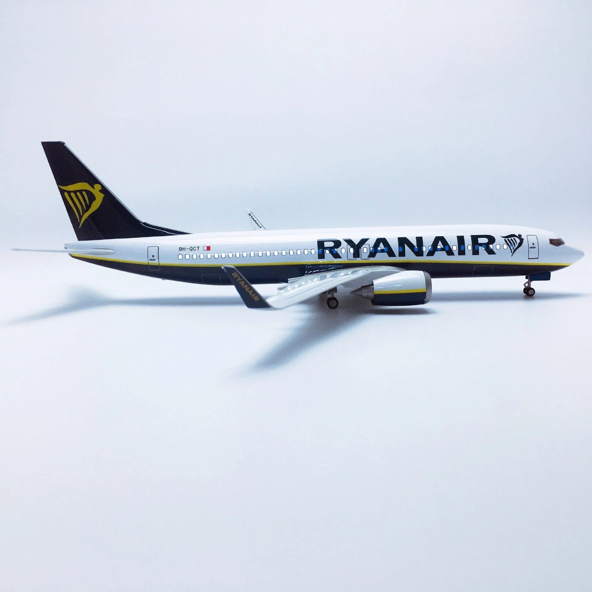 B737-800 Ryanair - Scale 1/80 - 47cm - 18.5 in - Airplane Model - Gallery 15