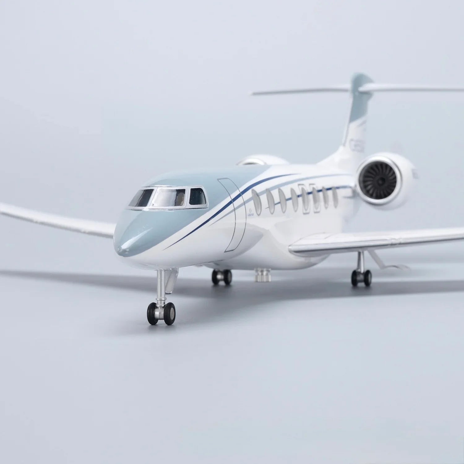 Gulfstream G650ER – Scale 1:50 –  17.7 in - 45 cm – Resin – Premium Display Stand - Gallery 9