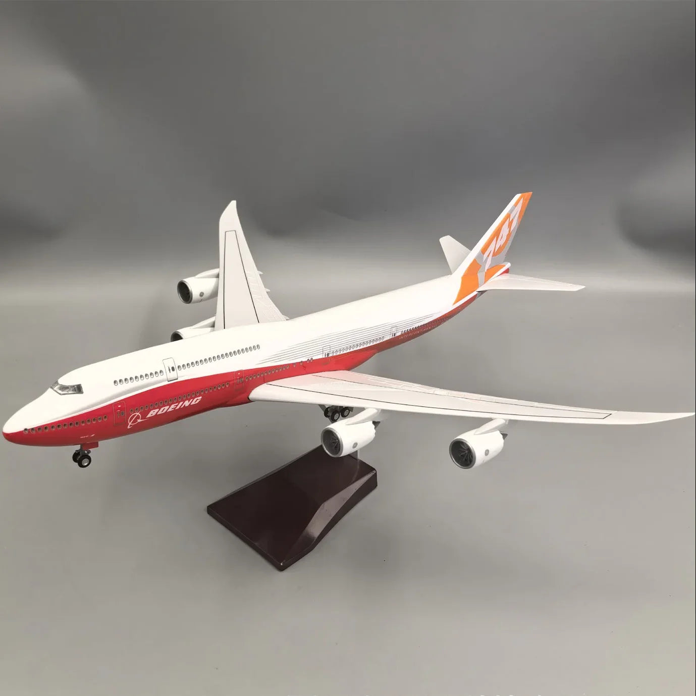 Boeing 747-8 Intercontinental Prototype 1:160 – 47 cm / 18.5 in – Sunrise Livery Edition - Gallery 1