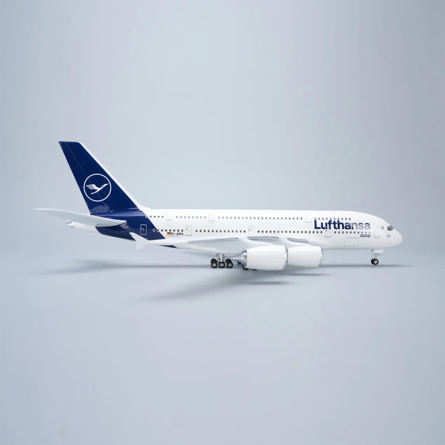 Lufthansa Airbus A380 1:160 – 47 cm / 18.5 in – Opening Cabin Interior