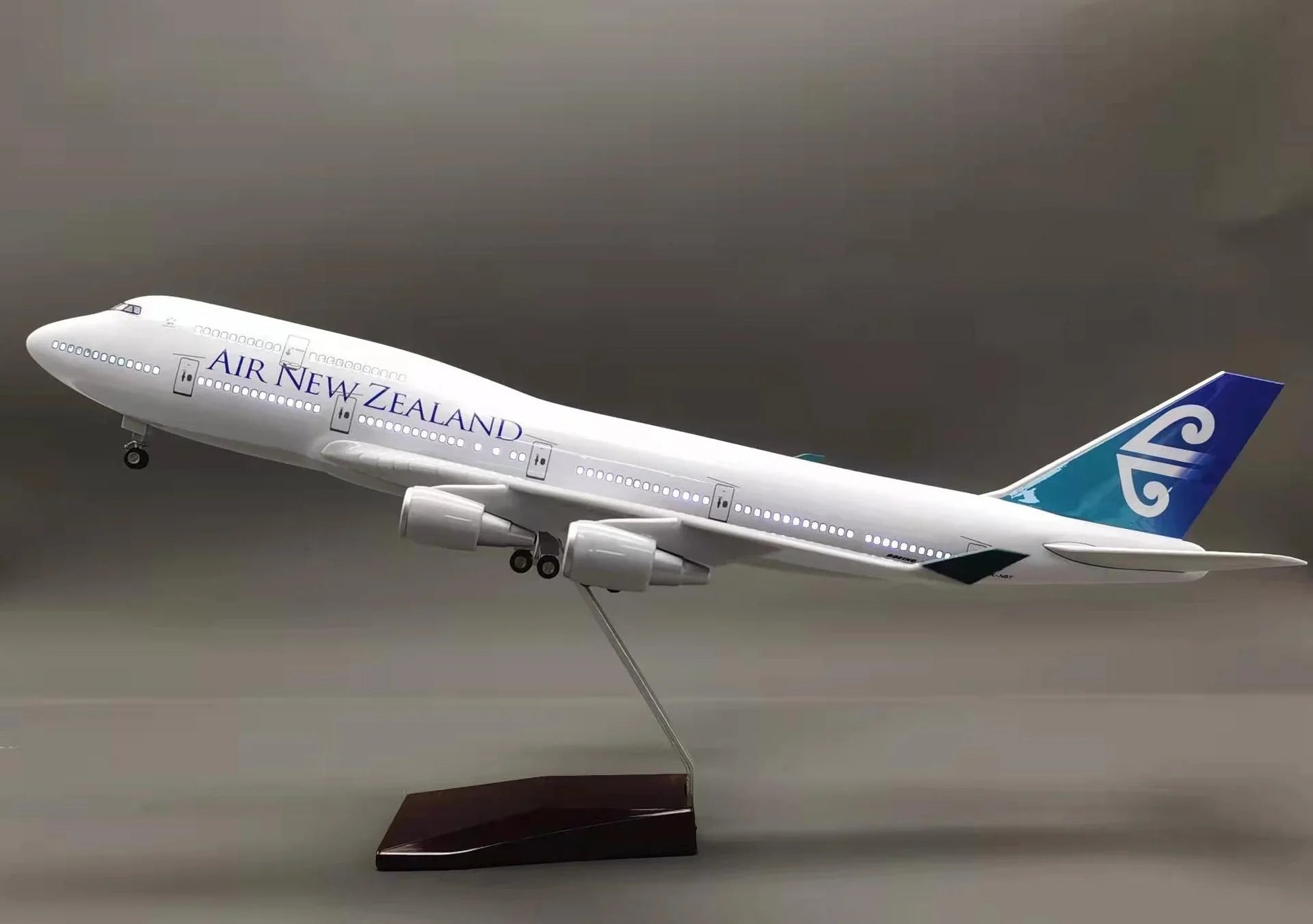B747 Air New Zealand - Escala 1/150 - 47cm - 18,5in - Modelo de avión