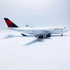 Boeing 747 Delta 1:150 – 47 cm / 18.5 in – LED Lights