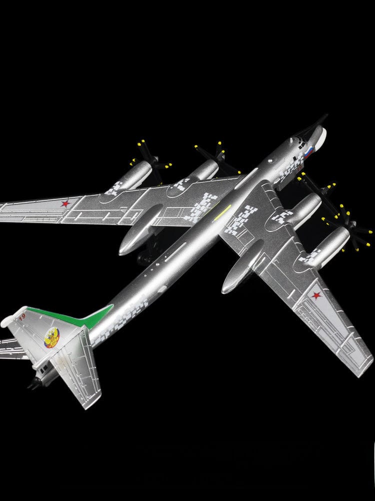 Bombardero Estratégico Tu-95 Ruso - Escala 1/200