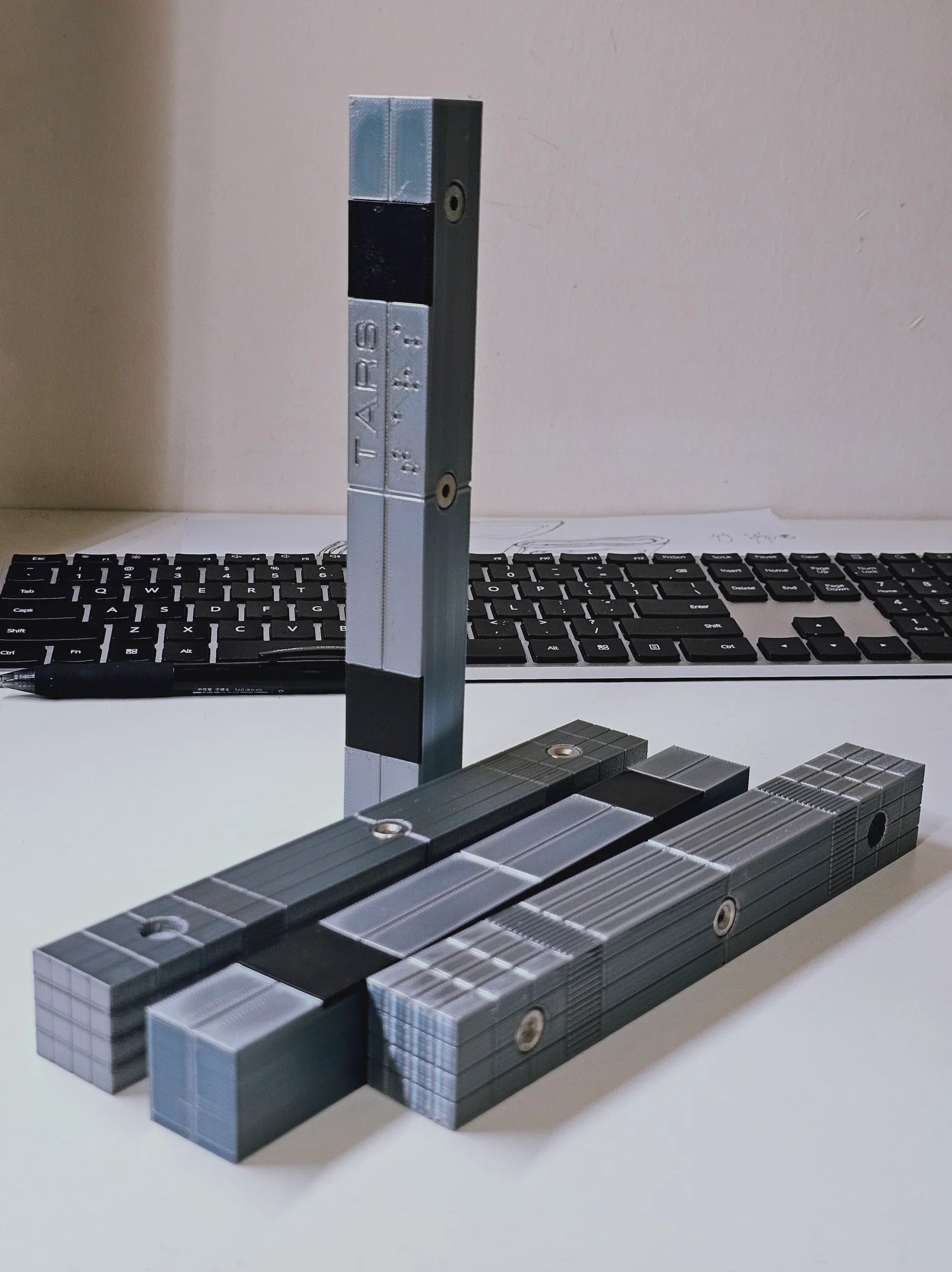 Interstellar - Tars & Case robots - Gallery 4