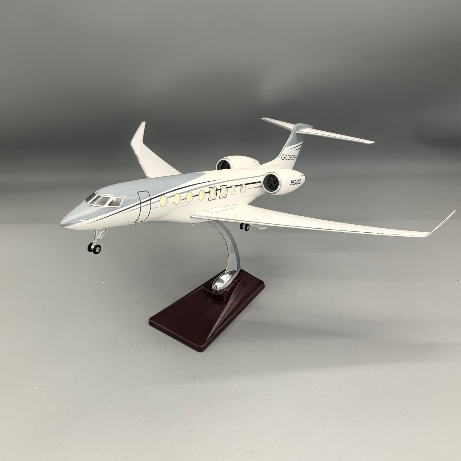 Gulfstream G650ER – Scale 1:50 –  17.7 in - 45 cm – Resin – Premium Display Stand