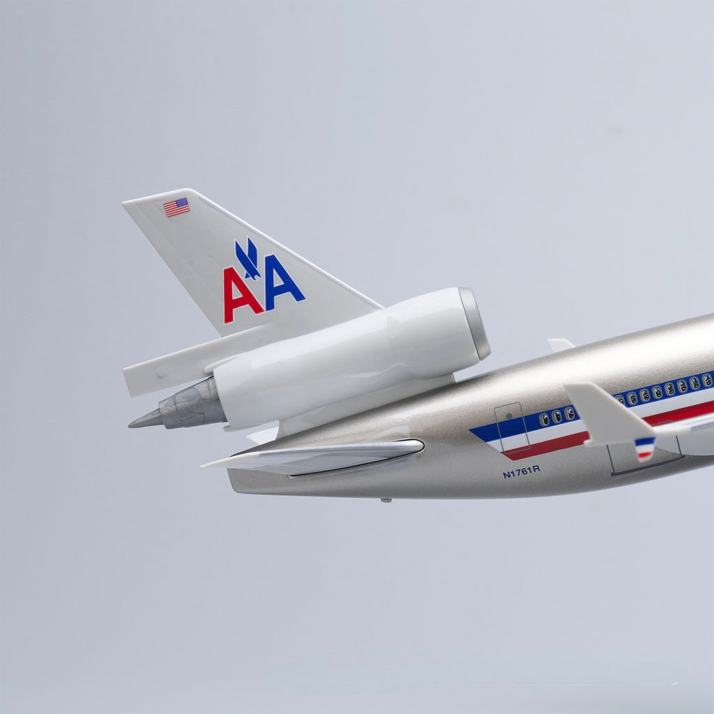 American Airlines MD-11 McDonnell Douglas – Scale 1:130 – 47 cm/18.5 in  – ABS Resin – Optional LED Lights