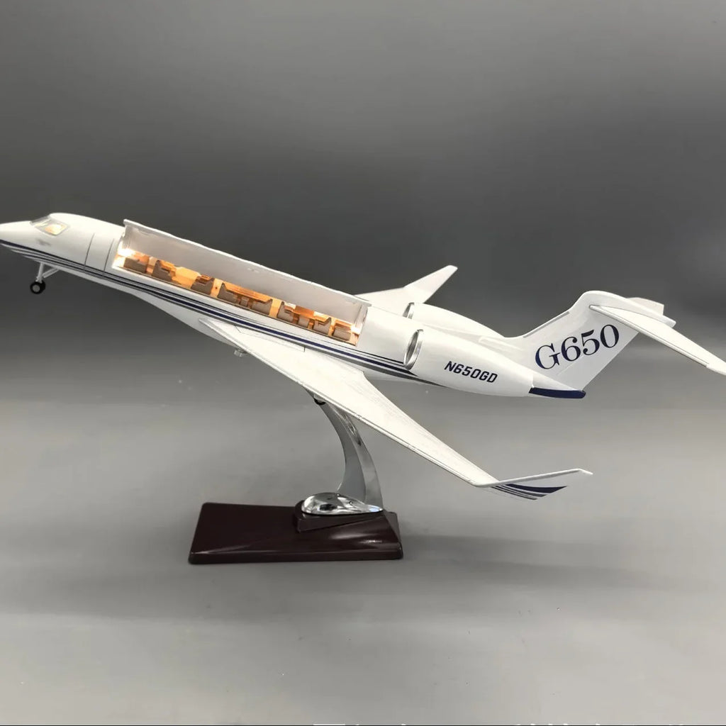 Gulfstream G650ER Jet Model – 1:50 Scale (45cm / 17.7in) – LED Architectural Cutaway