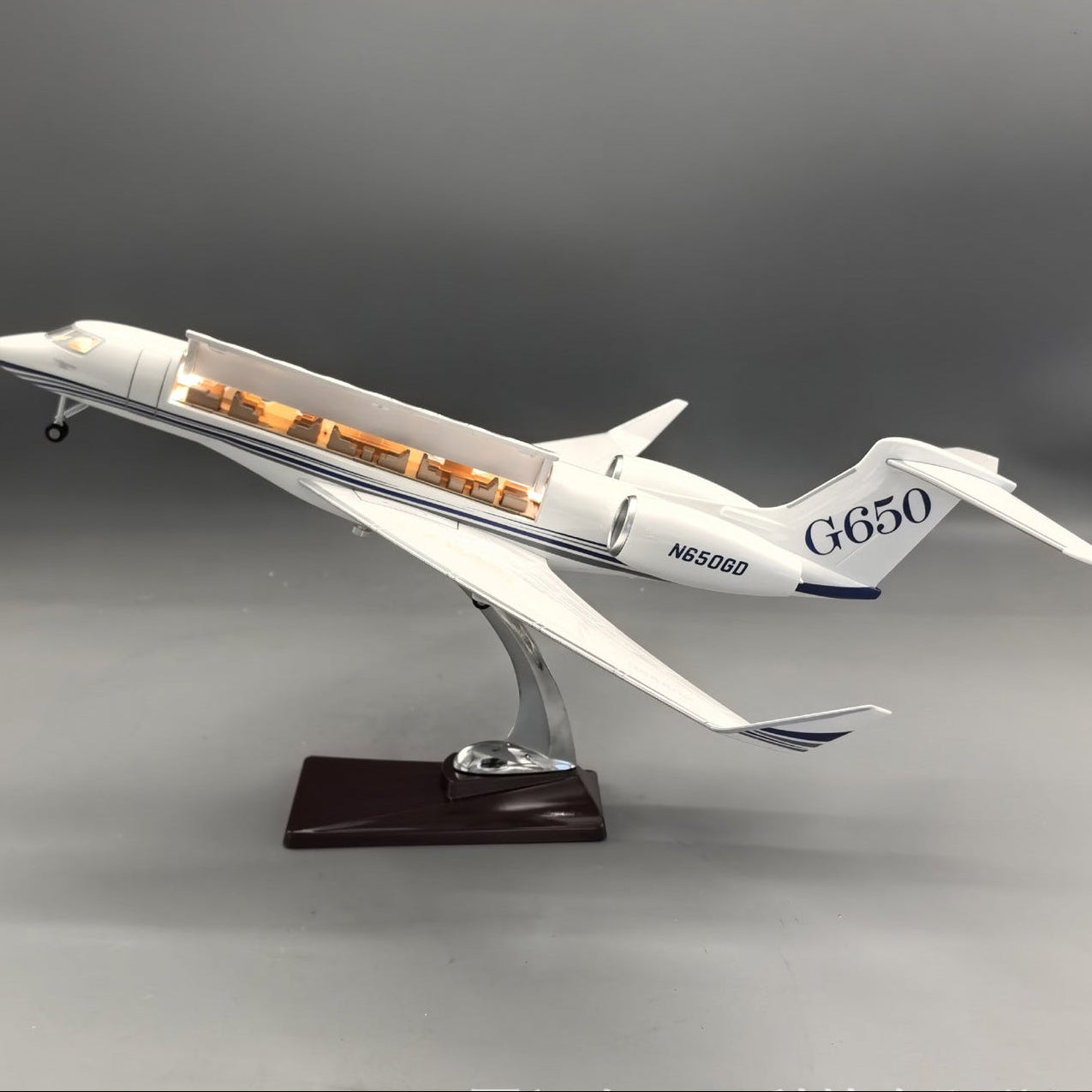 Gulfstream G650ER Jet Model – 1:50 Scale (45cm / 17.7in) – LED Architectural Cutaway