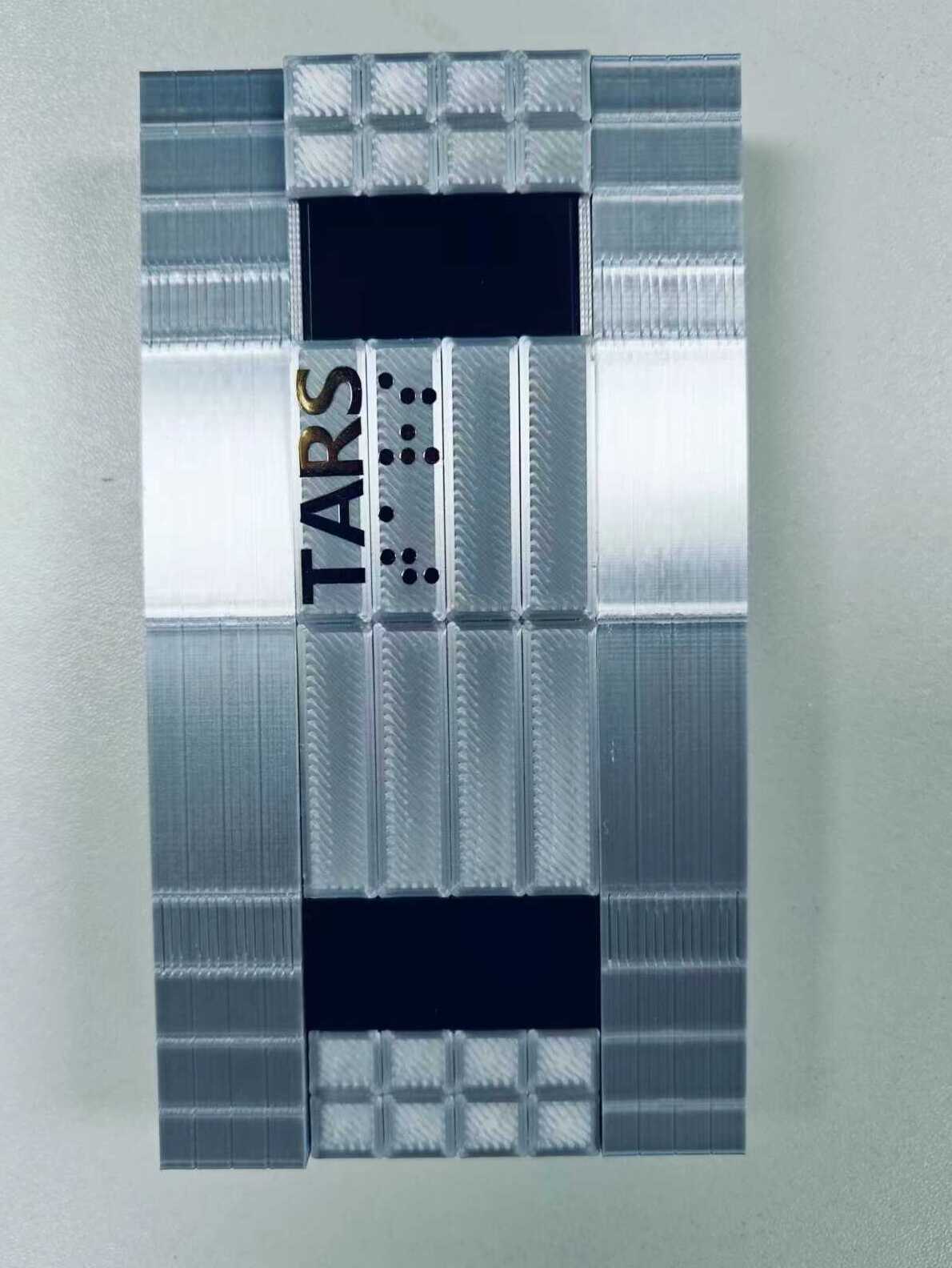 Robot TARS/CASE con perímetro interestelar y pantalla