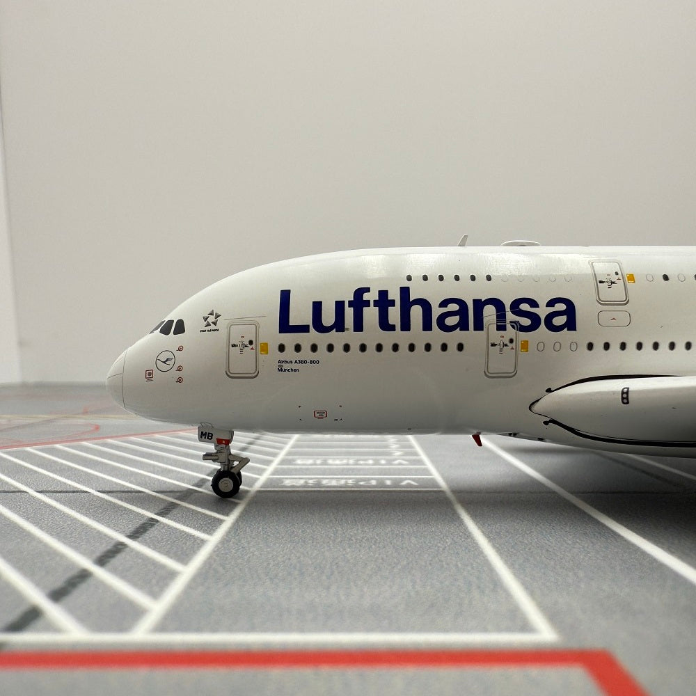 Lufthansa Airbus A380 D-AIMB / D-AIMC  Scale 1:400  YY Wings  18.19 cm