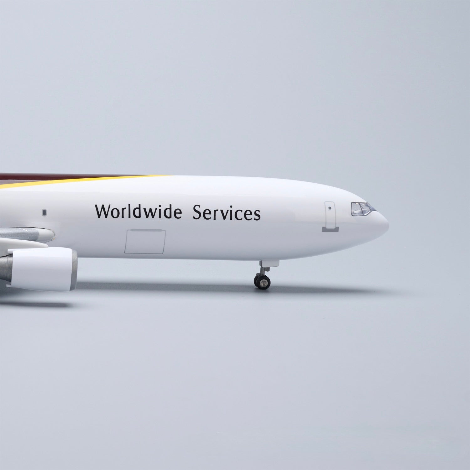 UPS MD-11 McDonnell Douglas – Scale 1:130 – 47 cm/18.5 in – ABS Resin – NO LED Lights