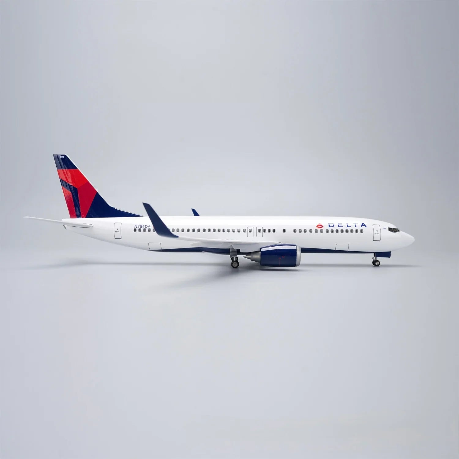 Boeing 737-800 Delta 1:80 – 47 cm / 18.5 in – LED Lights - Gallery 11
