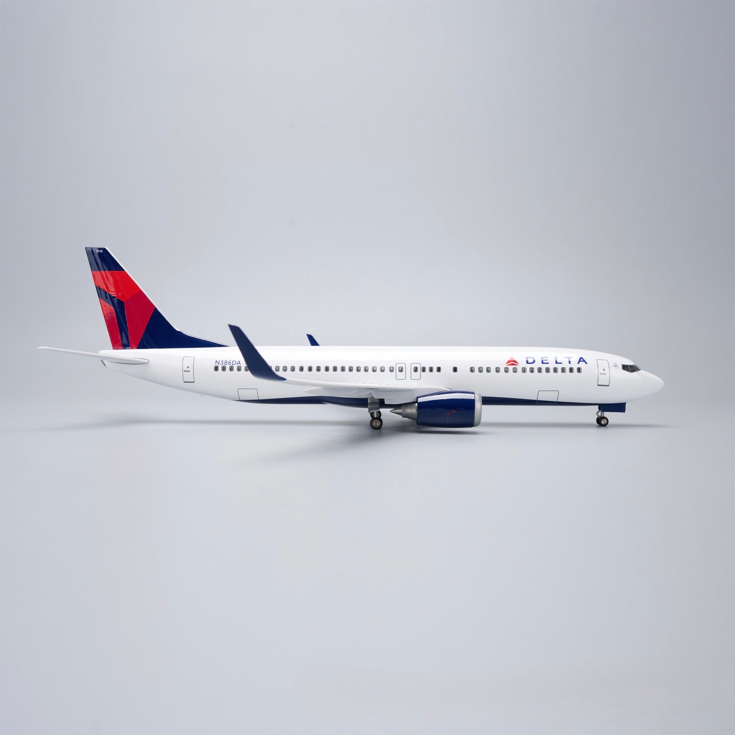 Boeing 737-800 Delta 1:80 – 47 cm / 18.5 in – LED Lights