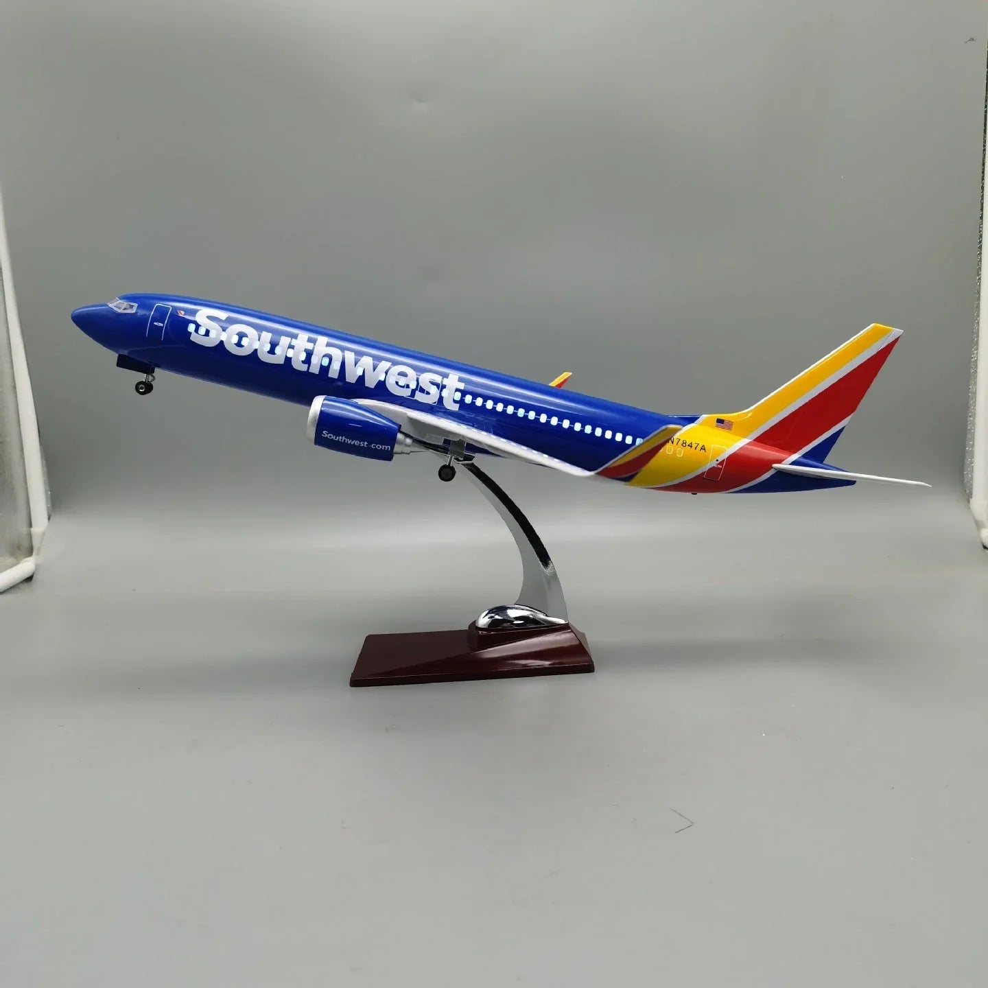 Boeing 737-700 Southwest 1:80 – 47 cm / 18.5 in – LED Lights