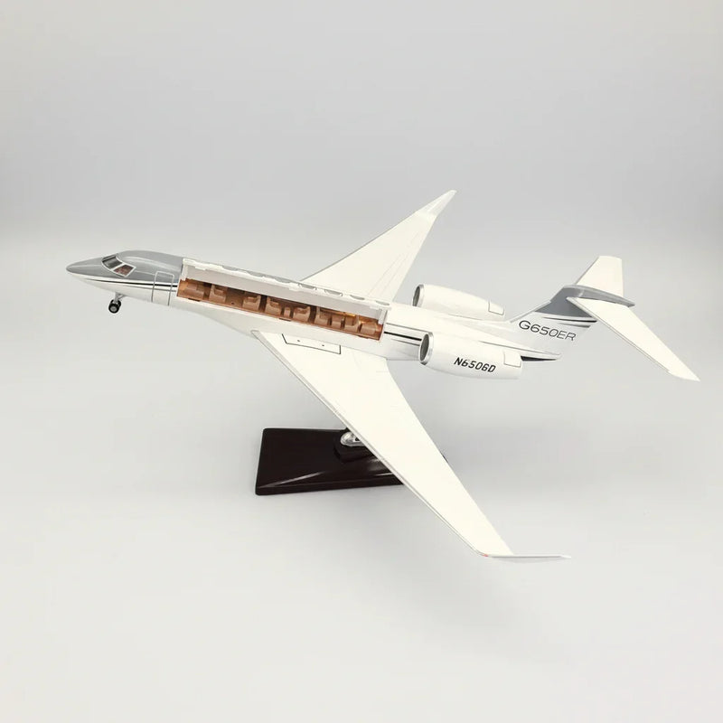 Avión ejecutivo Gulfstream G650ER 1:50 – 45 cm / 17.7 in – Interior de cabina abatible y luces LED - Image 6
