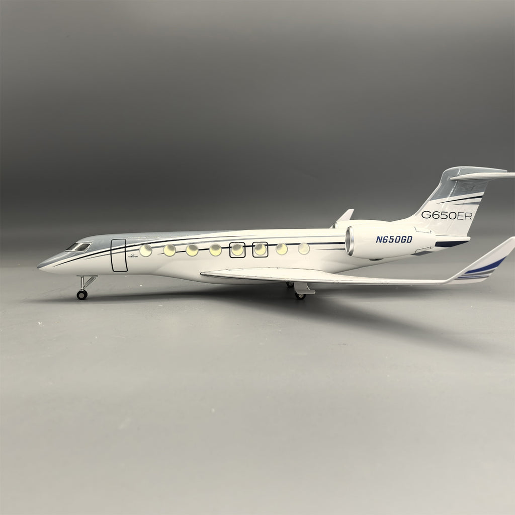 Gulfstream G650ER – Scale 1:50 –  17.7 in - 45 cm – Resin – Premium Display Stand