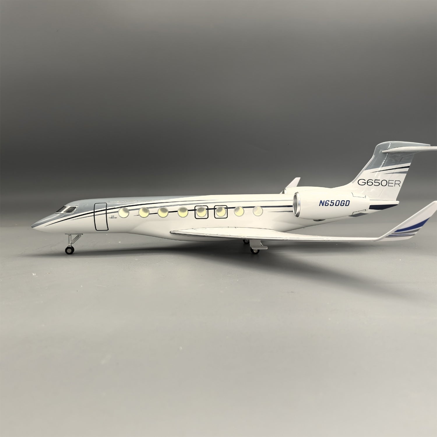 Gulfstream G650ER – Scale 1:50 –  17.7 in - 45 cm – Resin – Premium Display Stand