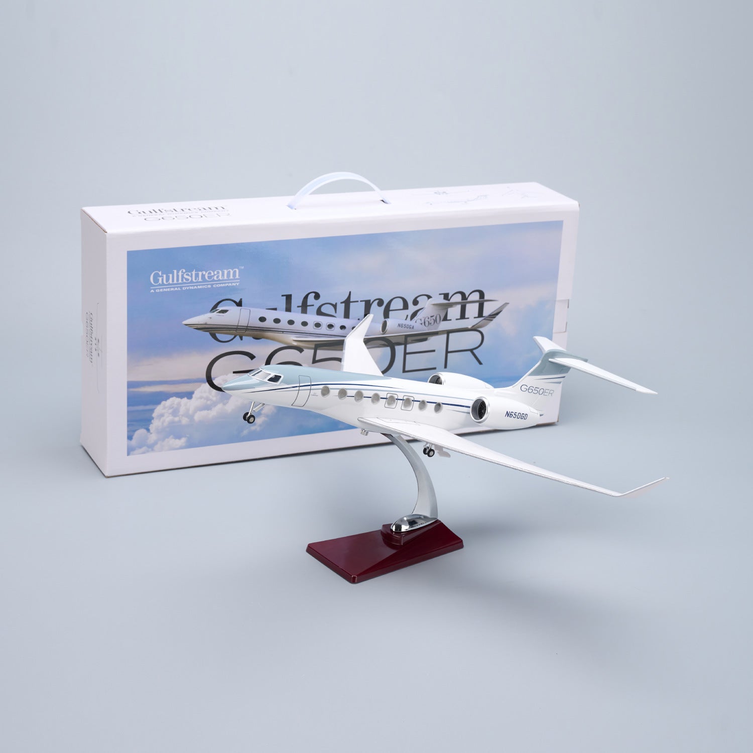 Gulfstream G650ER – Scale 1:50 –  17.7 in - 45 cm – Resin – Premium Display Stand