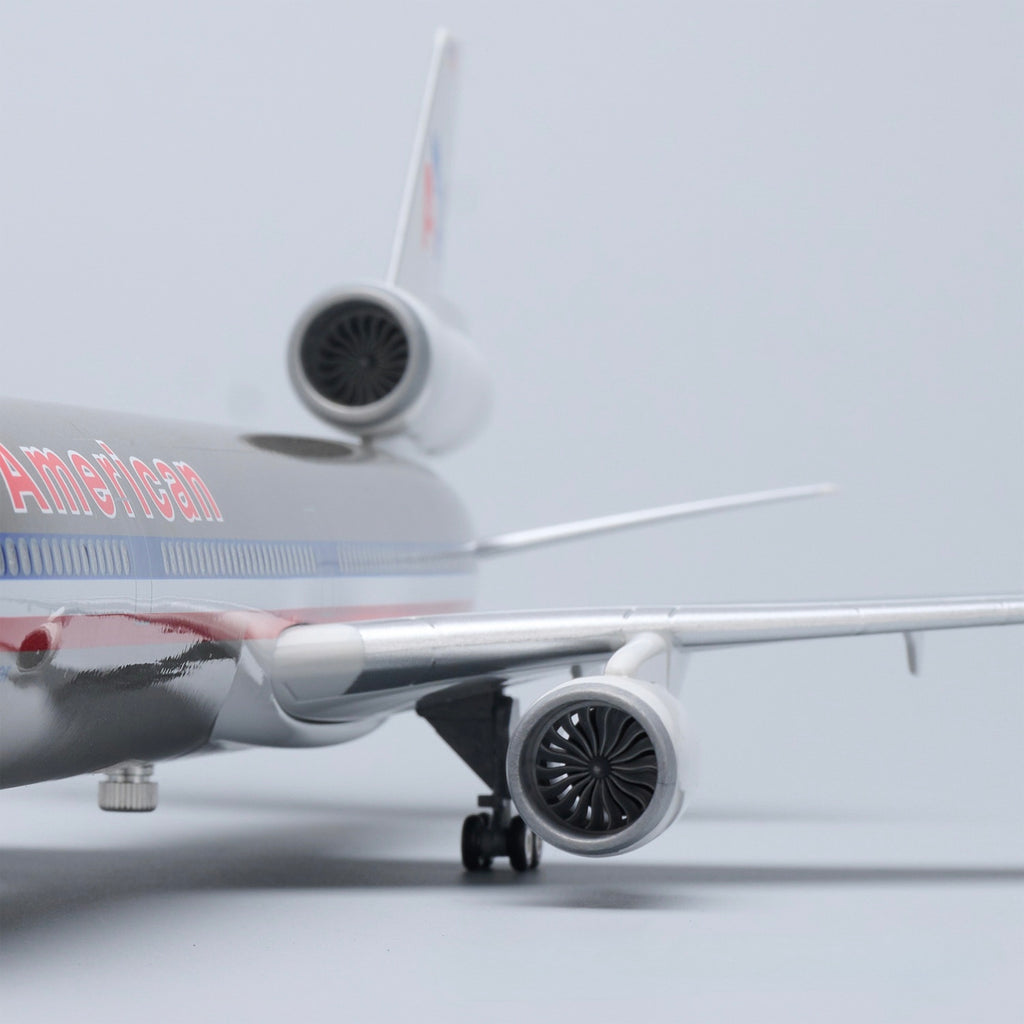American Airlines MD-11 McDonnell Douglas – Scale 1:130 – 47 cm/18.5 in  – ABS Resin – Optional LED Lights