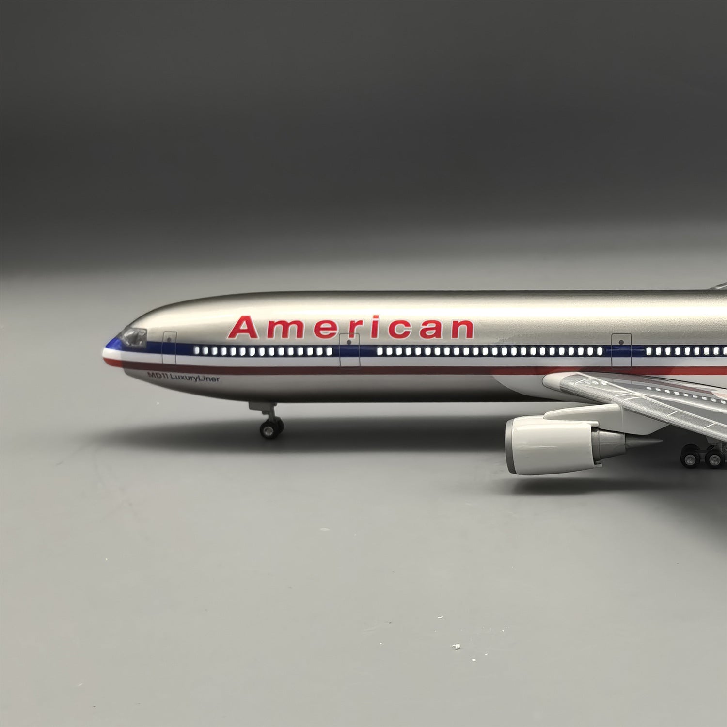 American Airlines MD-11 McDonnell Douglas – Scale 1:130 – 47 cm/18.5 in  – ABS Resin – Optional LED Lights