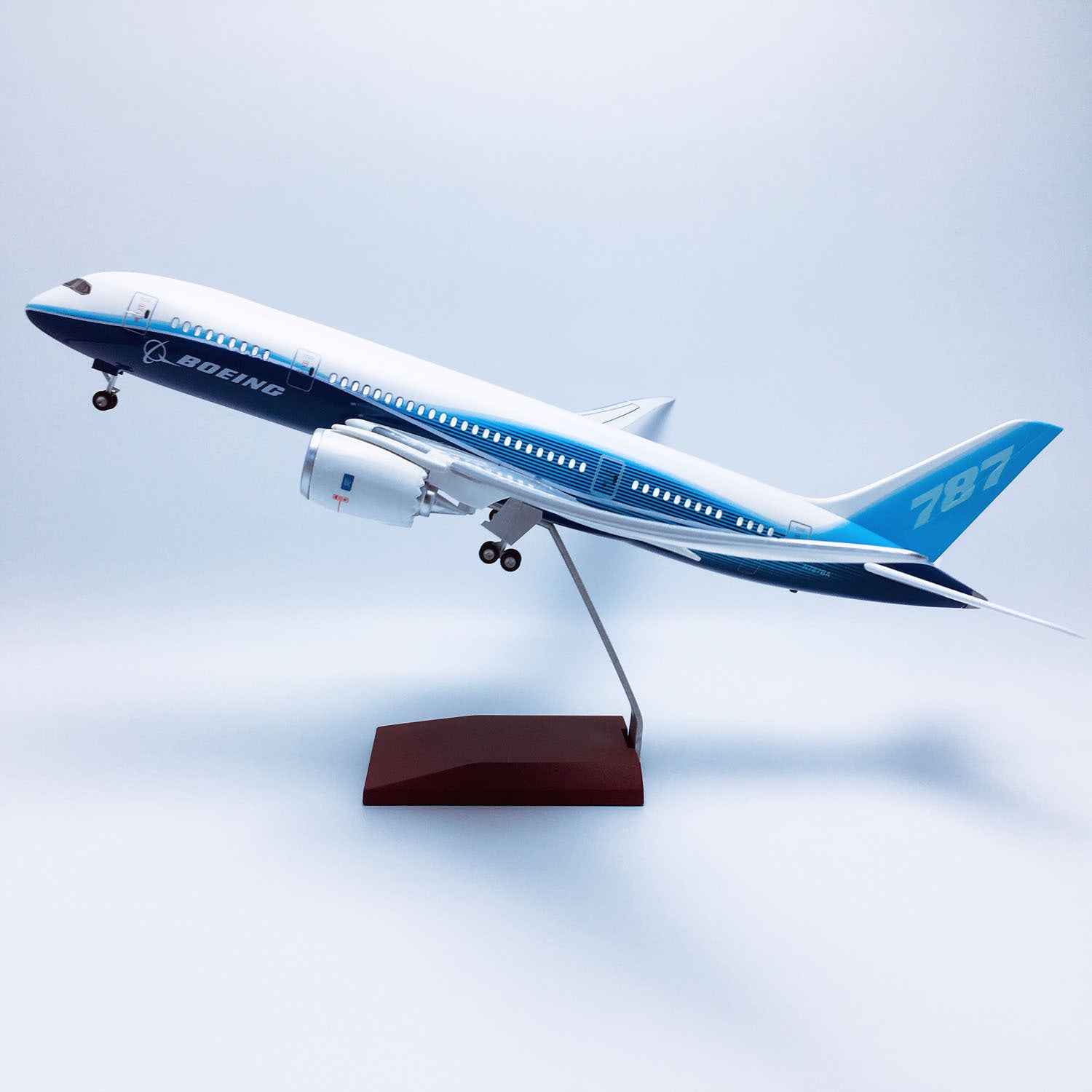 نموذج أولي لطائرة دريملاينر B787 - مقياس 1/130 - 43 سم - 16.9 بوصة