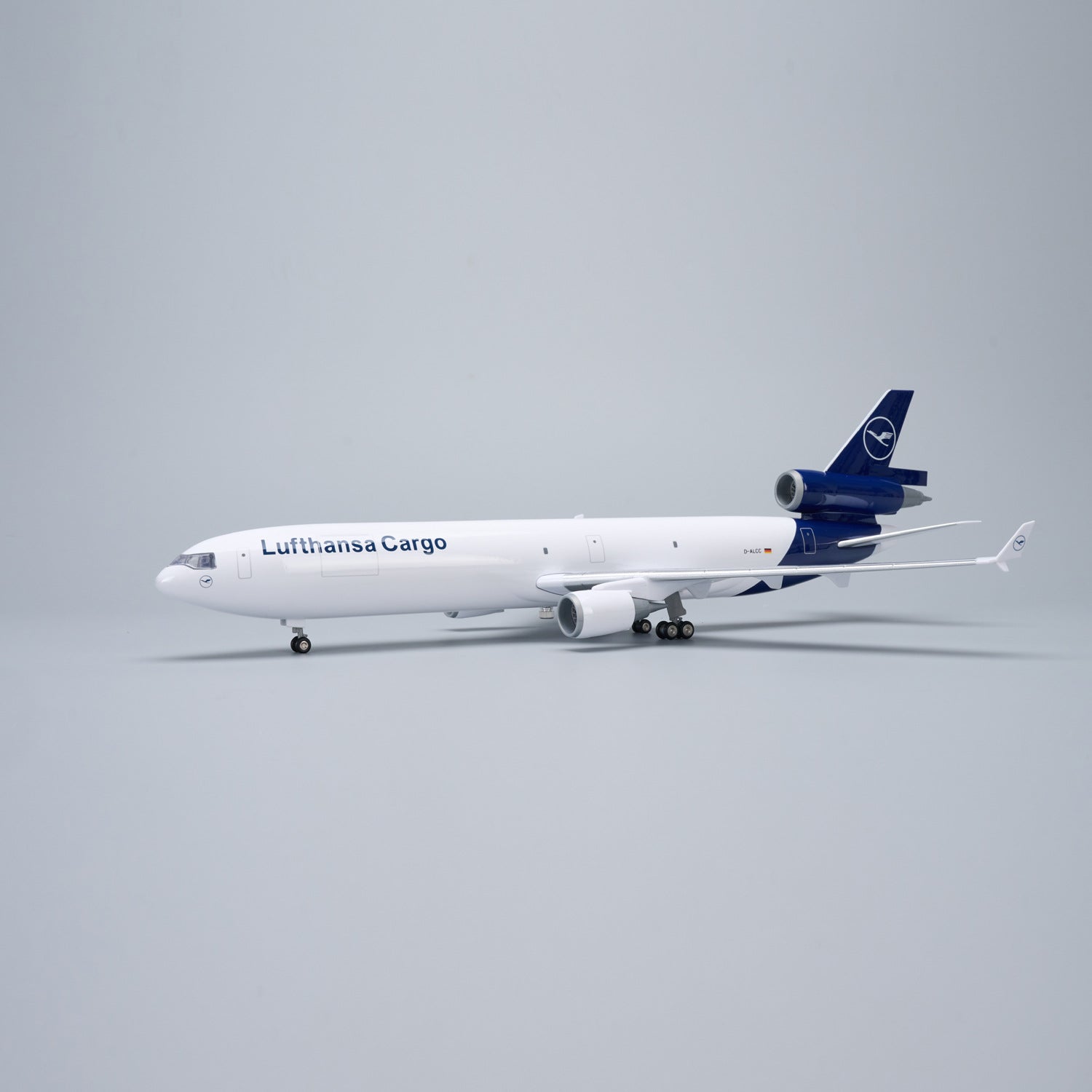 MD-11 Lufthansa Cargo 1:130 – 47 cm / 18.5 in