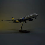 A350 Delta Airlines 1:142 – 47 cm / 18.5 in – 100 YEARS Commemorative - Thumbnail 2