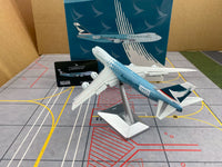 YY Wings 1/400 Cathay Pacific Boeing 747-8F