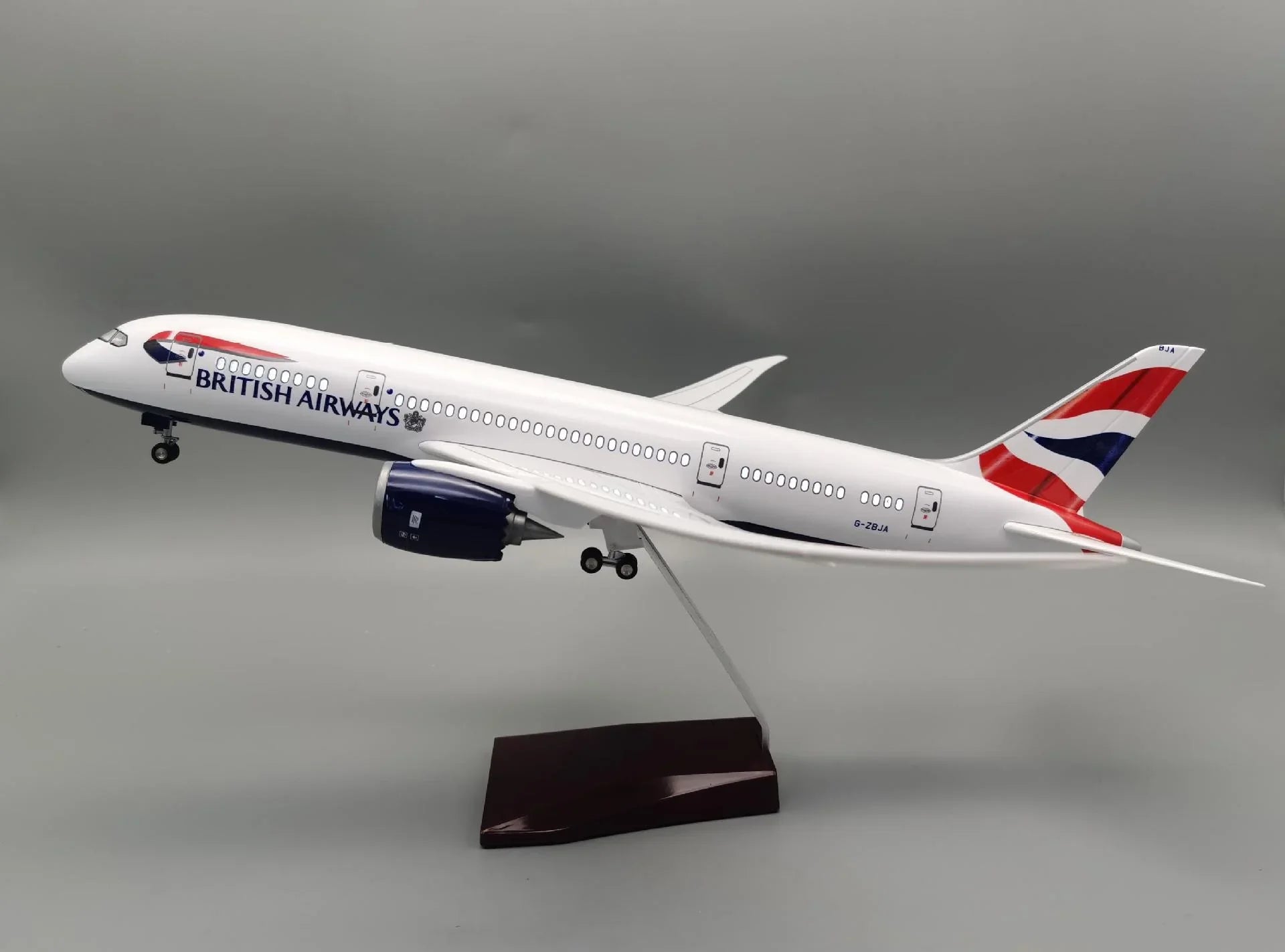 B787 British - Scale 1/130 - 43cm - 16.9 in - Gallery 2