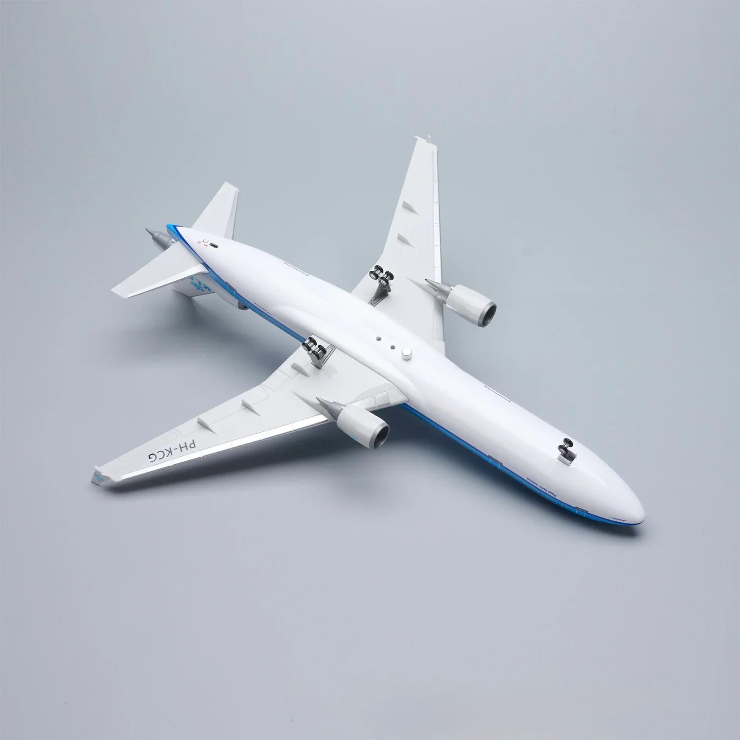 KLM MD-11 McDonnell Douglas – Scale 1:130 – 47 cm/18.5 in – ABS Resin – Optional LED Lights - Gallery 9