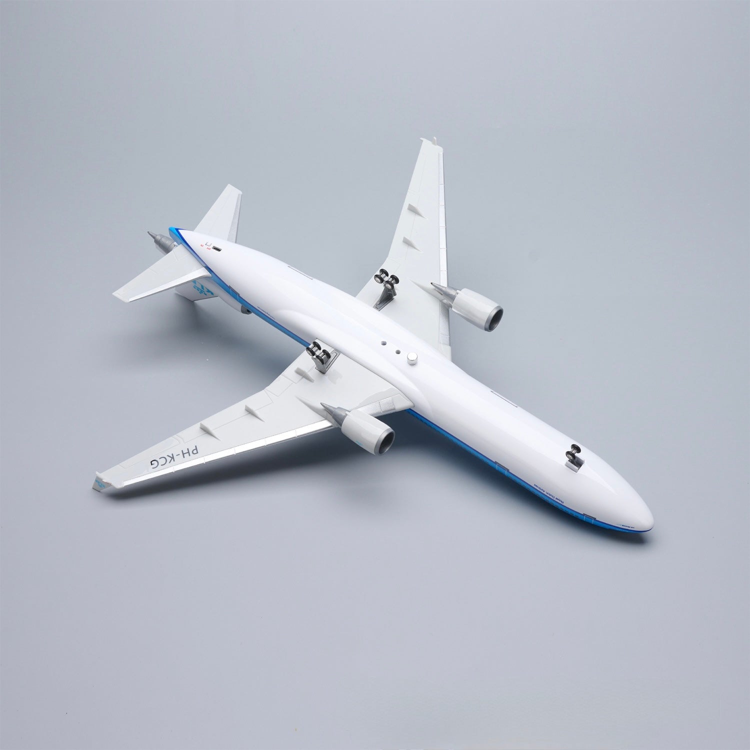 KLM MD-11 McDonnell Douglas – Scale 1:130 – 47 cm/18.5 in – ABS Resin – Optional LED Lights