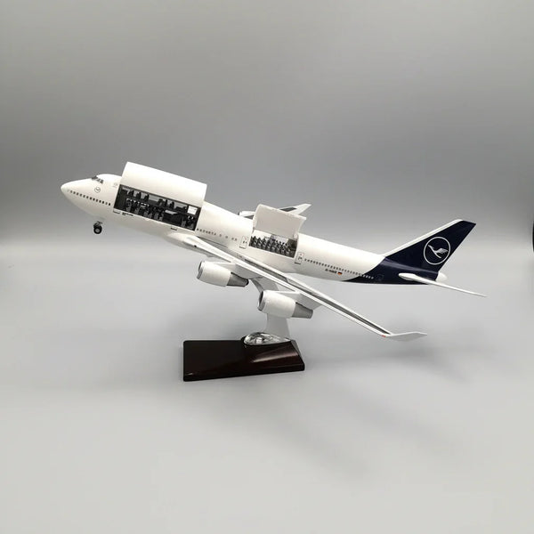 Lufthansa Boeing 747-400 1:150 – 47 cm / 18.5 in – Opening Cabin Interior & LED Lights