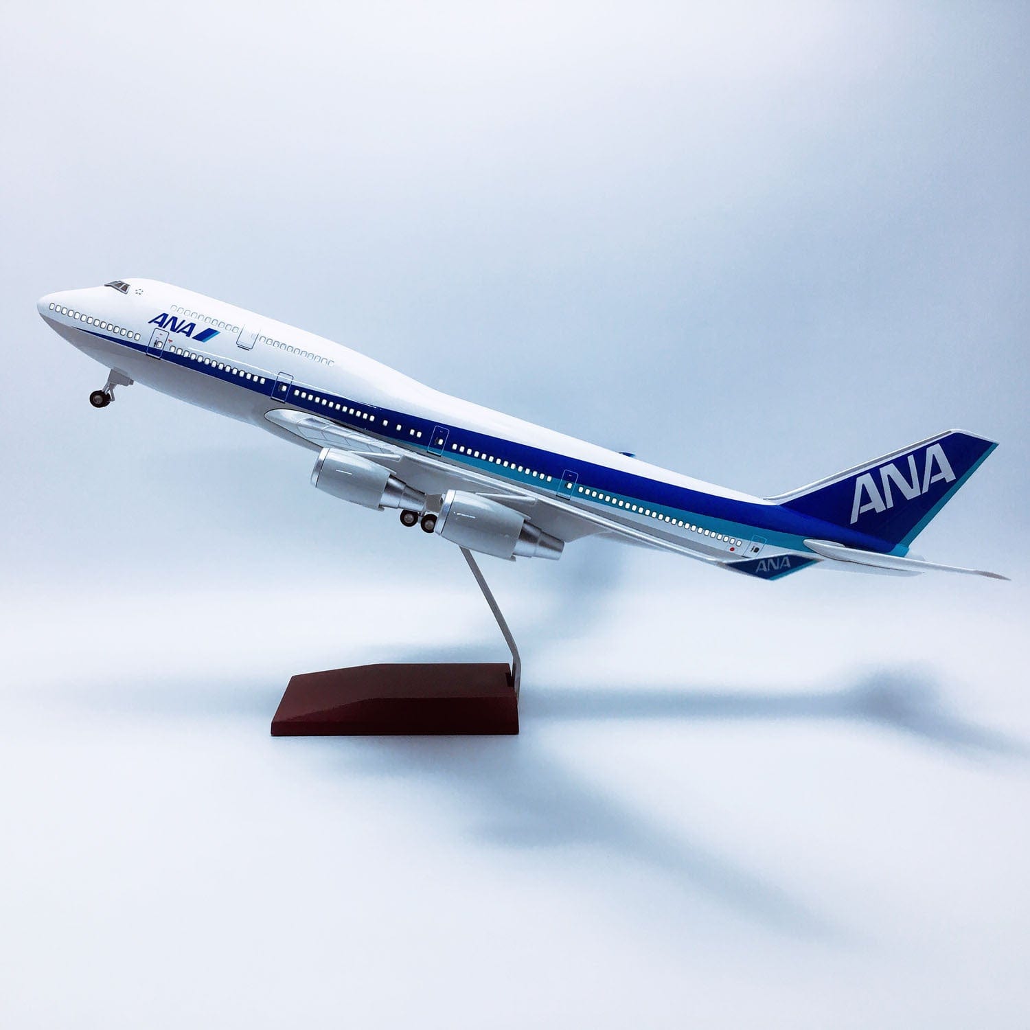 B747-400 ANA - Escala 1/150 - 47cm - 18,5 pulgadas