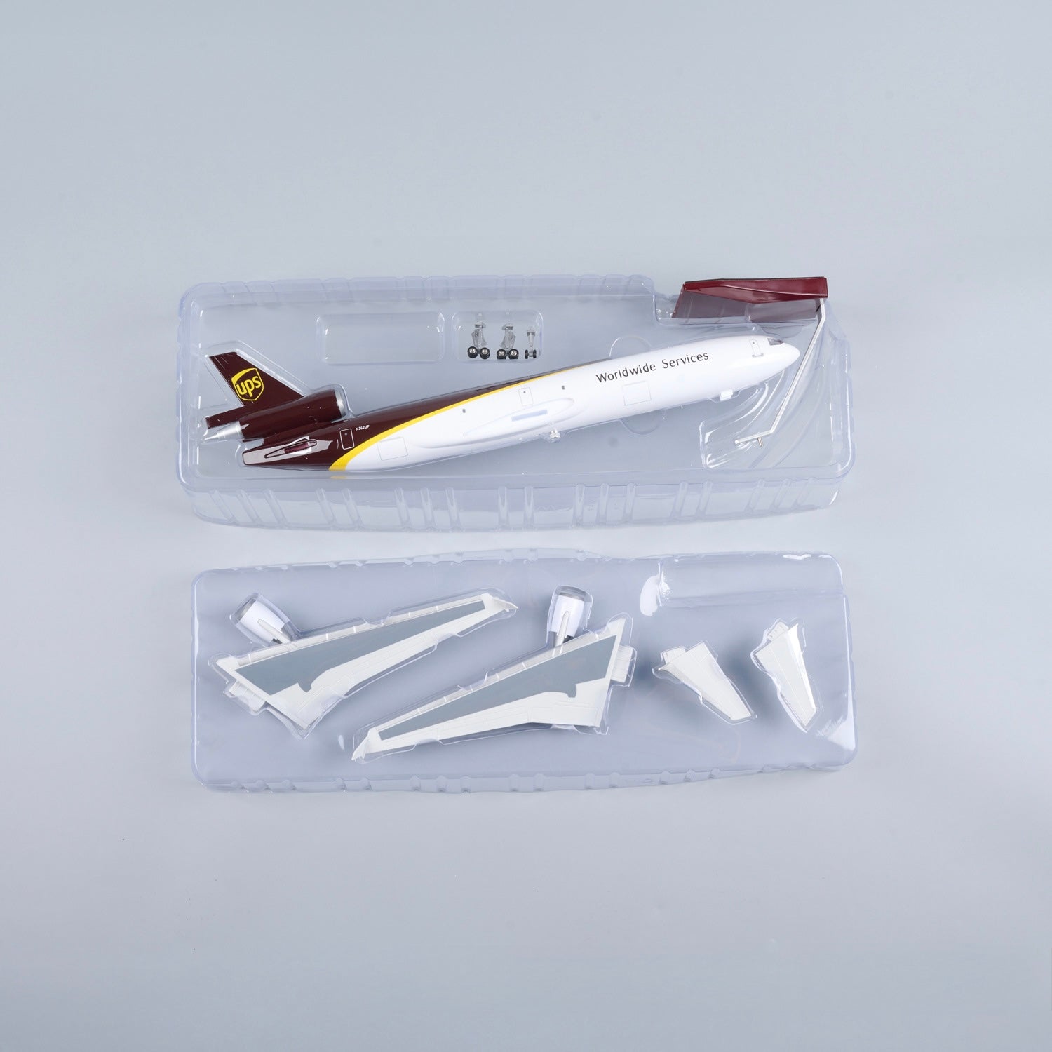 UPS MD-11 McDonnell Douglas – Scale 1:130 – 47 cm/18.5 in – ABS Resin – NO LED Lights