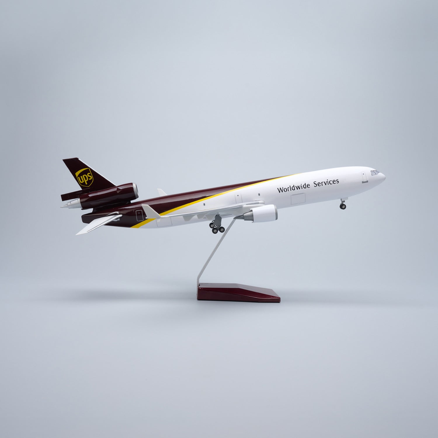 UPS MD-11 McDonnell Douglas – Scale 1:130 – 47 cm/18.5 in – ABS Resin – Optional LED Lights
