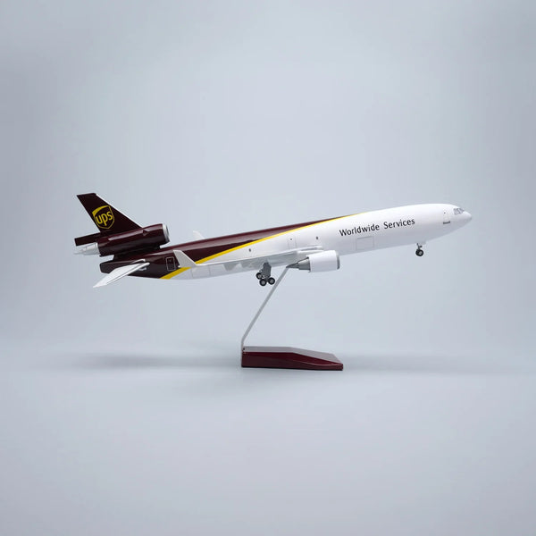UPS MD-11 McDonnell Douglas – Scale 1:130 – 47 cm/18.5 in – ABS Resin – NO LED Lights