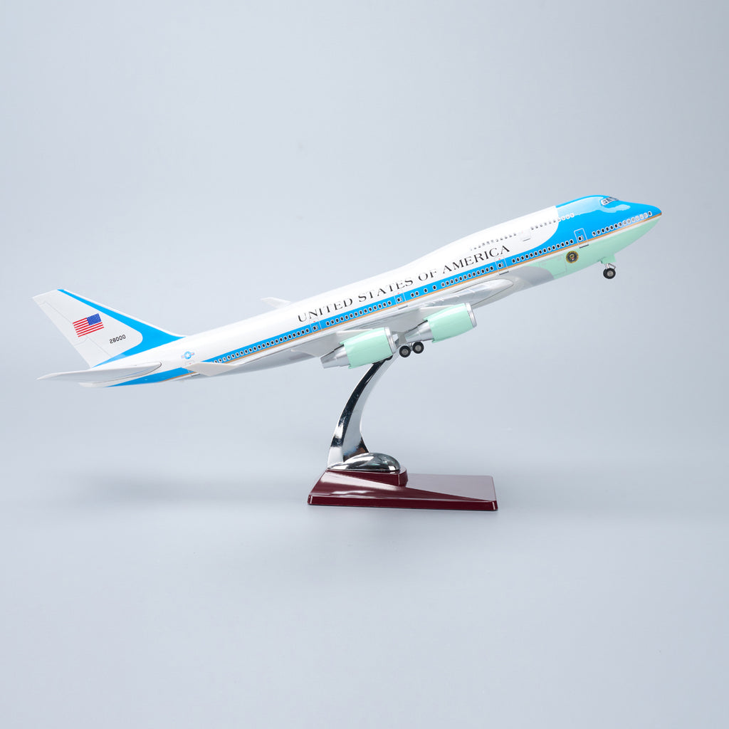 Boeing 747 Air Force One 1:150 – 47 cm / 18.5 in – Opening Interior